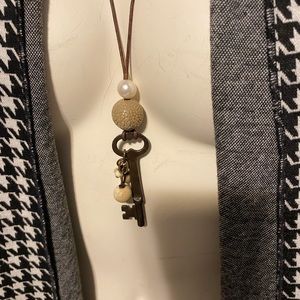 Beautiful pearl and leather necklace